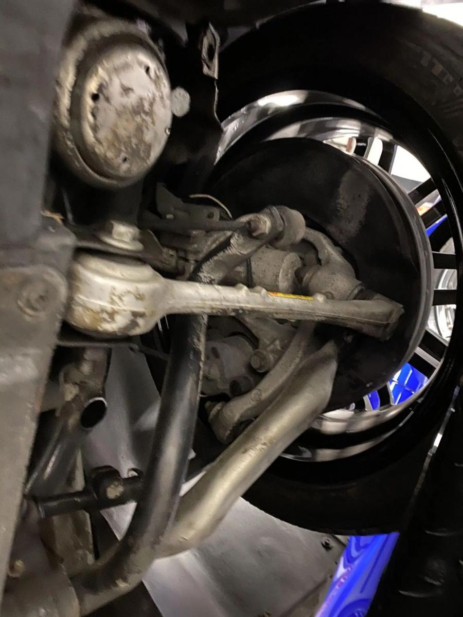 Днище и подвеска BMW M5 (E39) 2003 года  (фото 70 из 148)